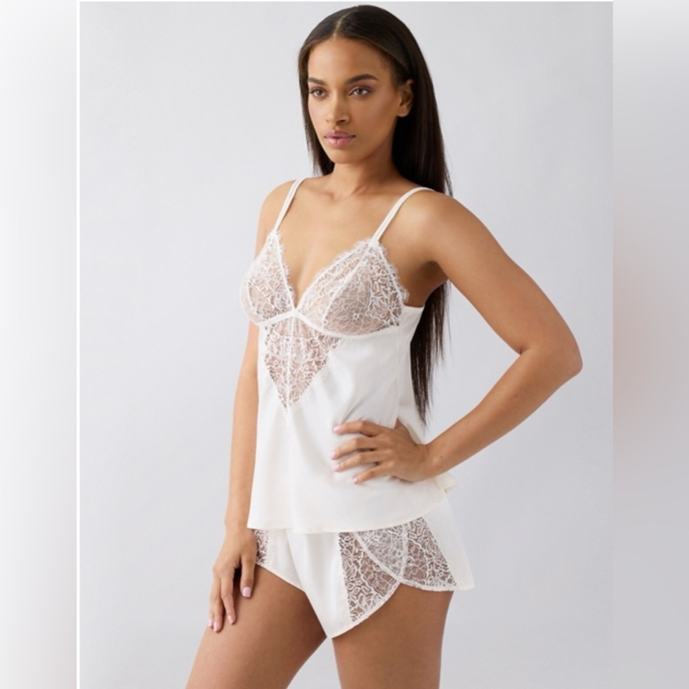 Wacoal b.Tempt’d It’s On Cami & Shorty Set